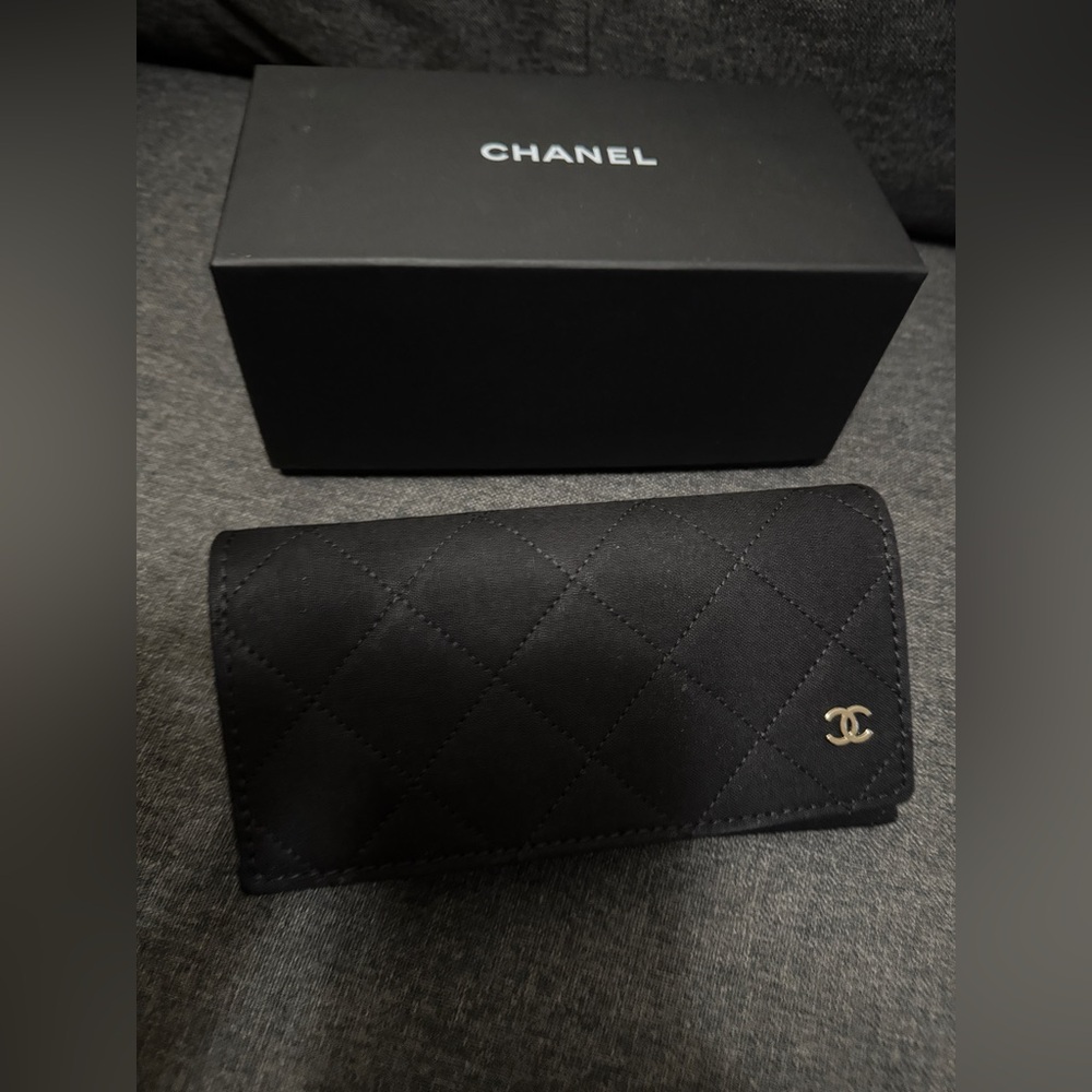 brand new 		
 Chanel CAT EYE SUNGLASSES CLASSICS BLACK & BEIGE UNIVERSAL - Picture 7 of 8